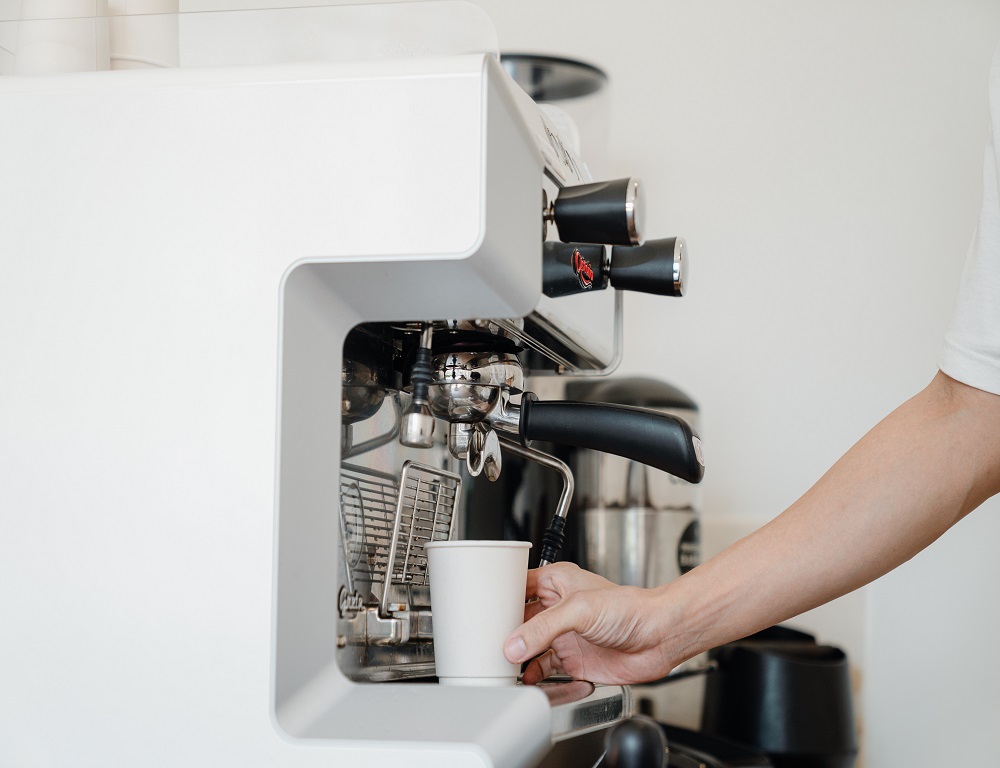 The Differences Between Bean-to-Cup and Traditional Espresso Coffee Machines